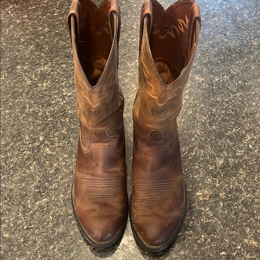 Ariat men’s cowboy boots, size 11